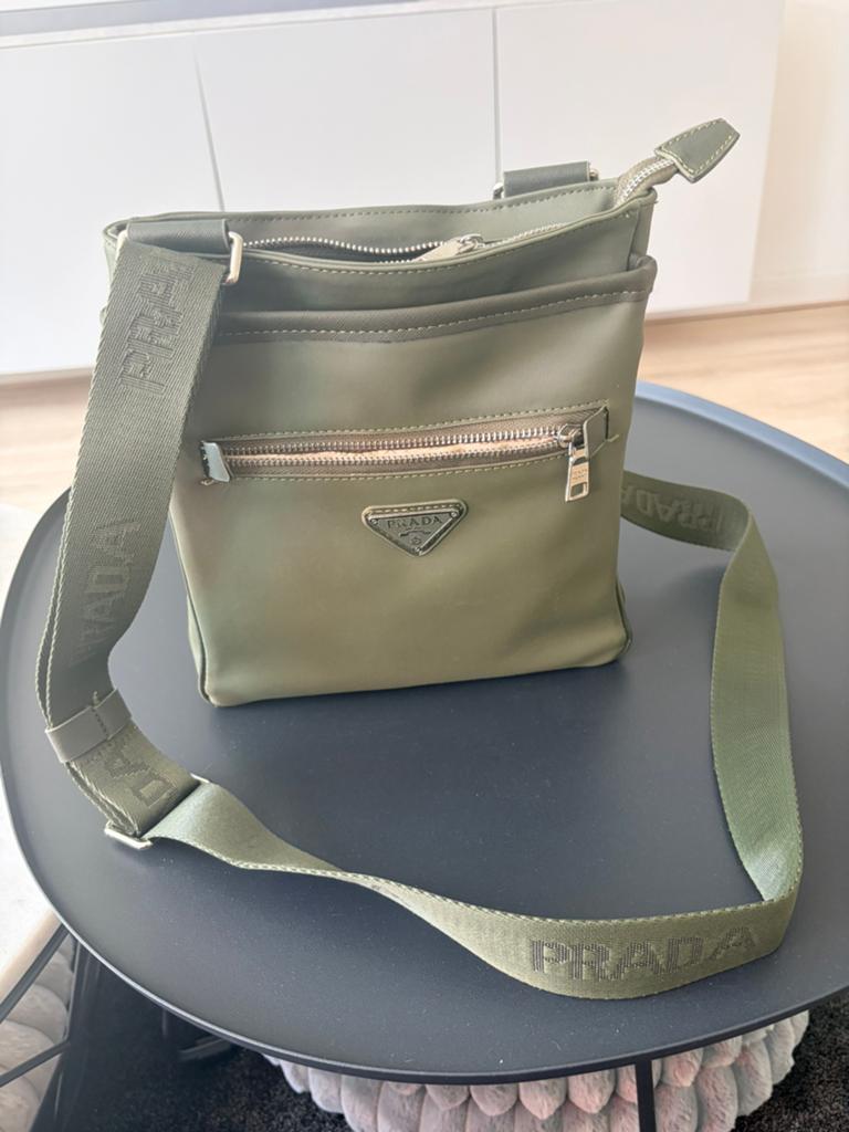 Prada schoudertas, Sieraden, Tassen en Uiterlijk, Tassen | Schoudertassen, Ophalen of Verzenden, Nieuw, Groen