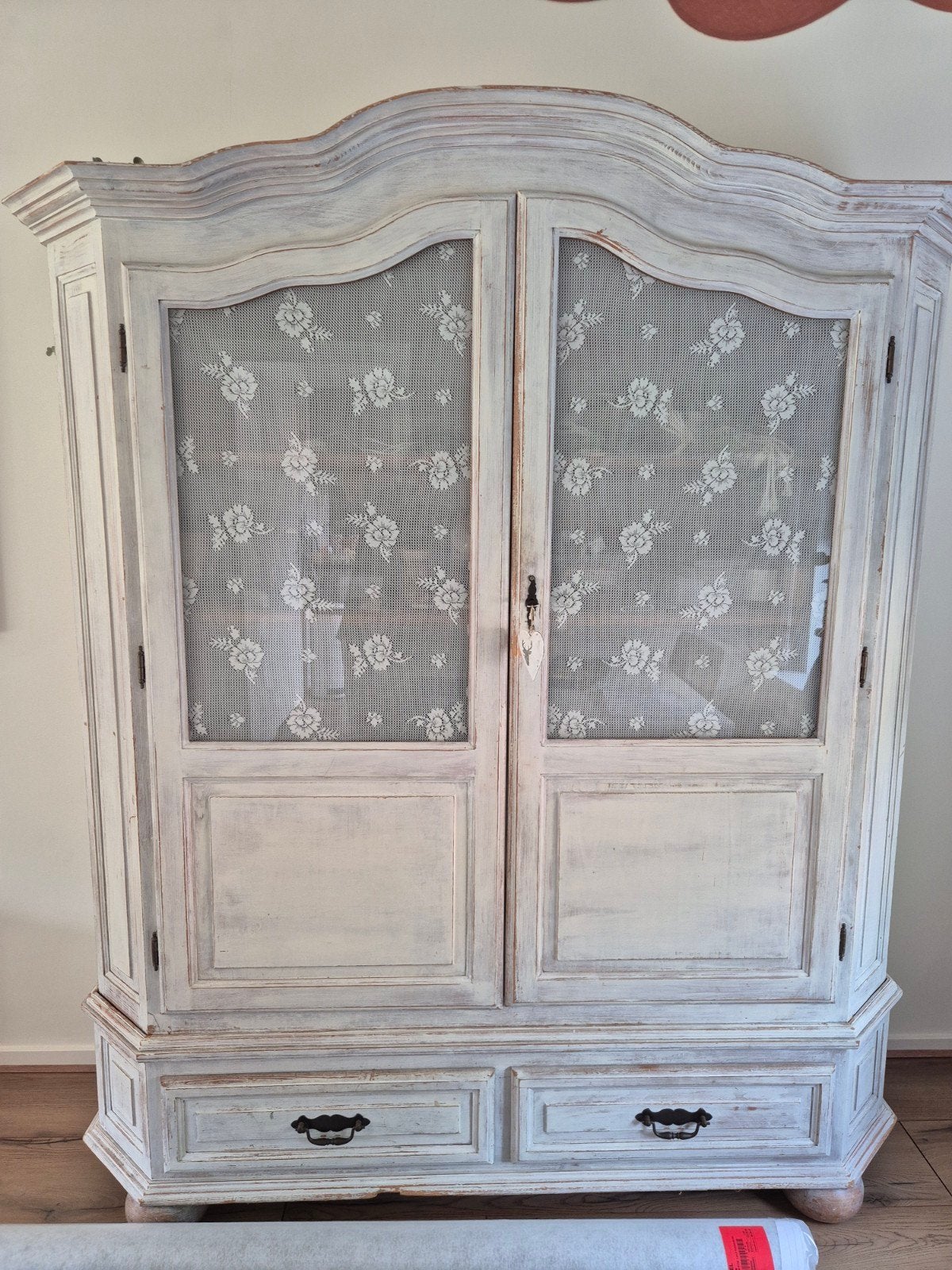 wandkast White wash.