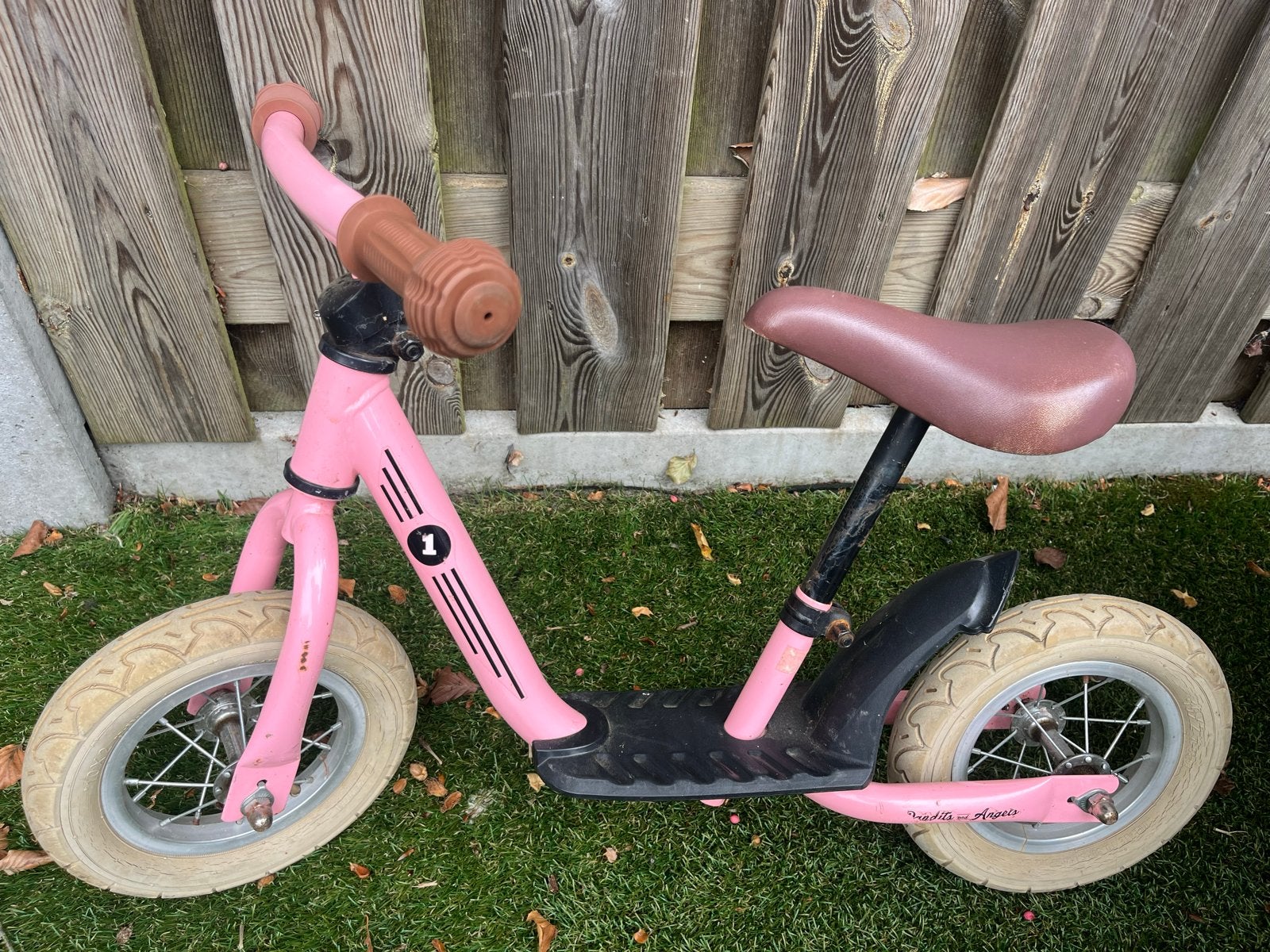 Roze loopfiets, bandits and angels, Fietsen en Brommers, Ophalen, Gebruikt, Velgrem, Minder dan 16 inch