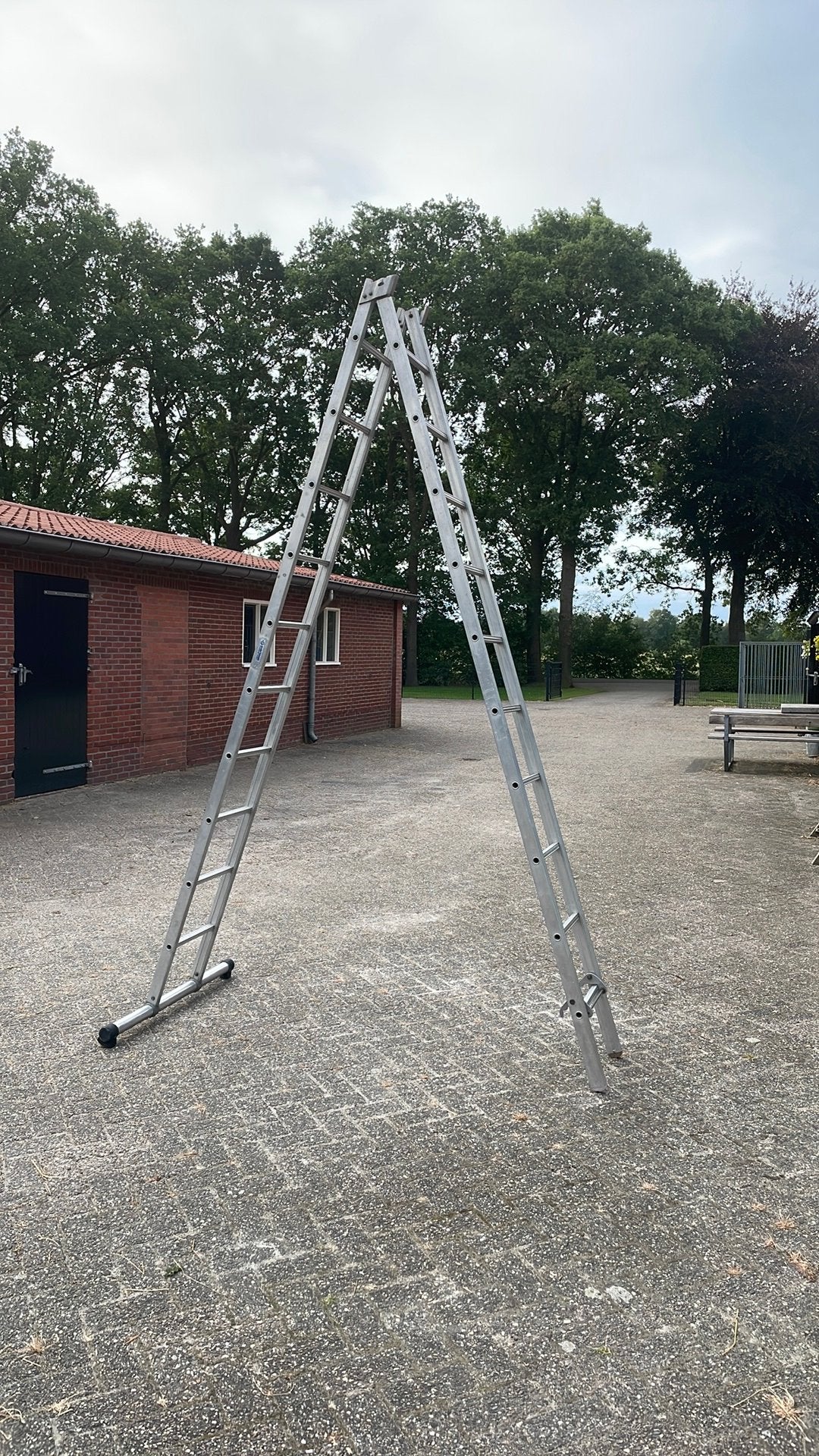 Mooie ladder 2x10 sporten, Doe-het-zelf en Verbouw, Ladders en Trappen, Ophalen, Zo goed als nieuw, 4 meter of meer