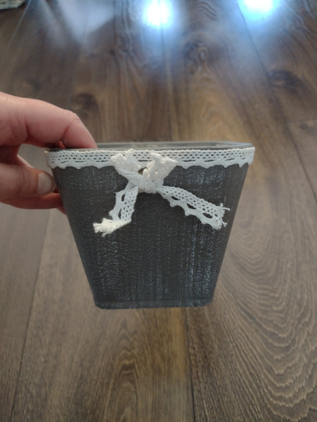 Decoratieve bloempot met kanten rand, Kunststof, Vierkant, Binnen, Ophalen of Verzenden