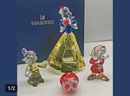 Swarovski Sneeuwwitje, Grumpy, Dopey en Gifappel kleur nieuw, Ophalen of Verzenden, Nieuw, Sieraad of Horloge