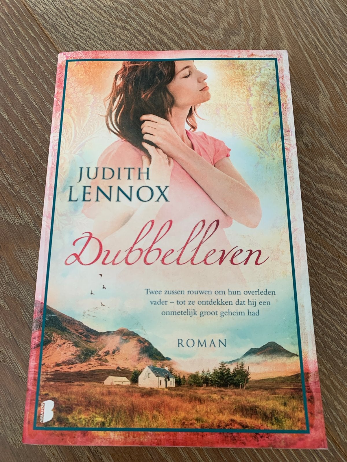 Dubbelleven - Judith Lennox (Roman), Ophalen of Verzenden, Gelezen