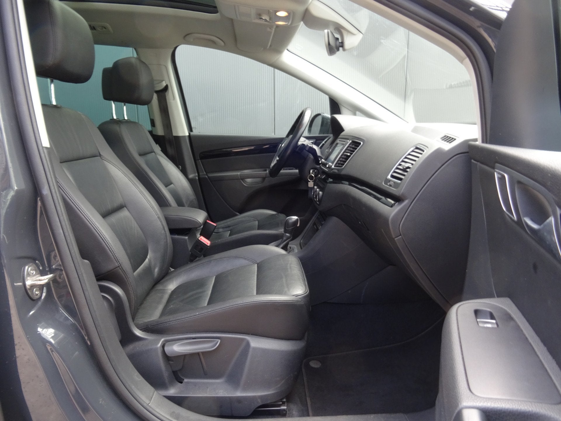 Volkswagen Sharan 2.0 TSI Highline * 220 PK * 7 PERS. * LUXE, Auto's, Gebruikt, 1984 cc, 7 stoelen, 102 €/maand
