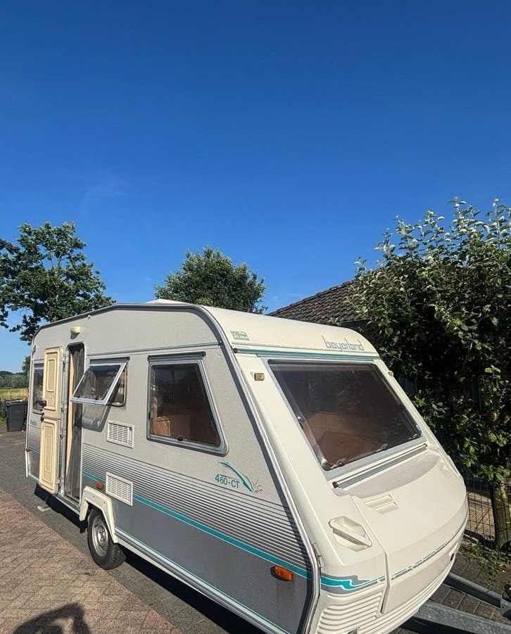 Beyerland Vitesse 460 met voortent, Caravans en Kamperen, Caravans, Hobby, Bedrijf, Treinzit, 750 - 1000 kg