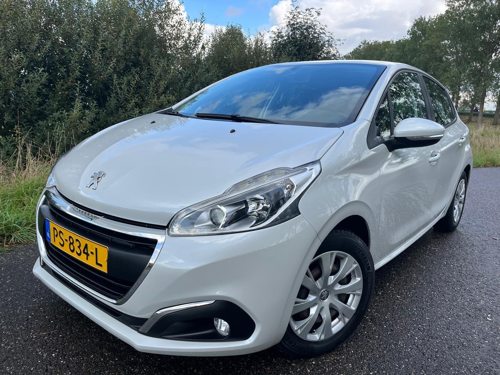 Peugeot 208 1.2 | Airco | Cruise | Navi | Bluetooth | Parkee, Voorwielaandrijving, Gebruikt, 1199 cc, 82 pk