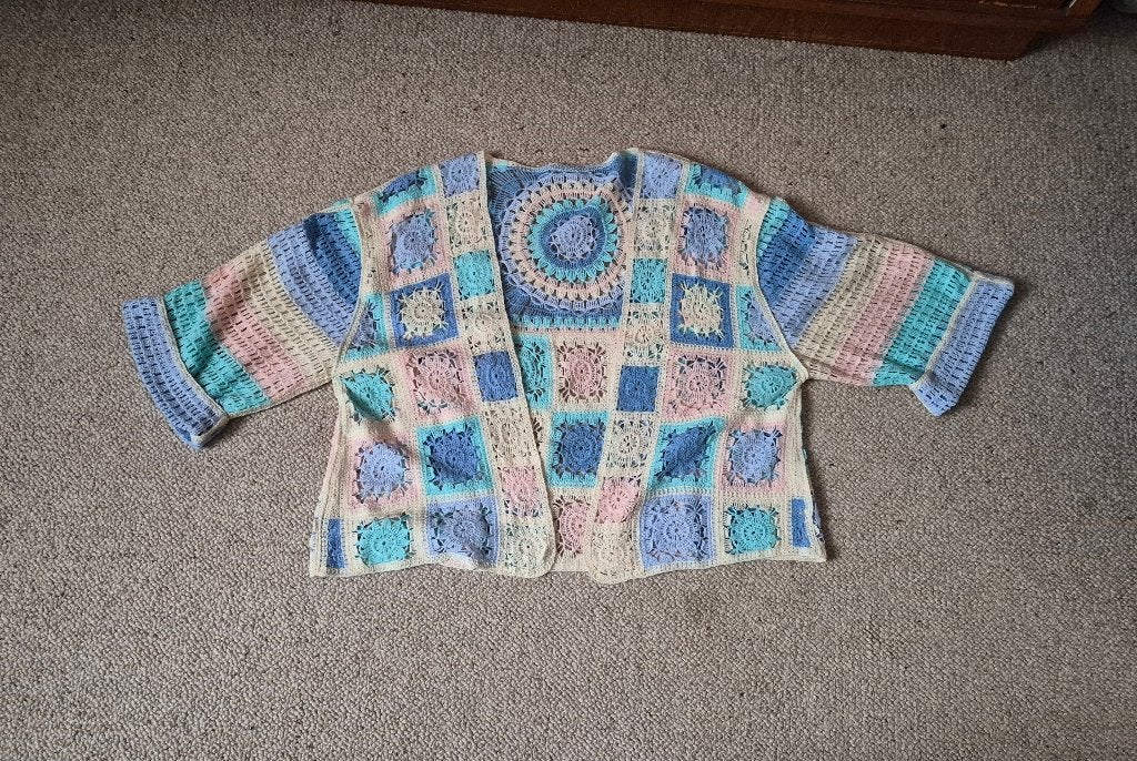 nieuw vest gehaakt, Kleding | Dames, Truien en Vesten, Ophalen of Verzenden, Nieuw, Maat 42/44 (L), Meerkleurig