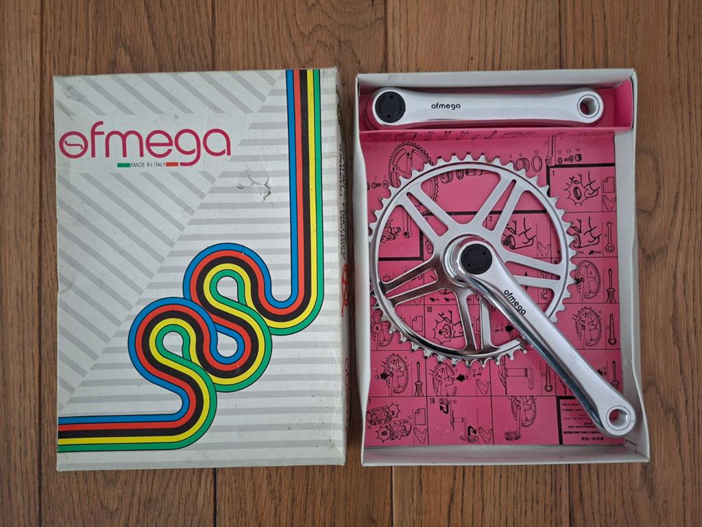 Ofmega Crankstel met 46T Kettingblad - Nieuw in doos NOS NIB, Crankstel of Pedalen, Nieuw, Ofmega, Ophalen of Verzenden