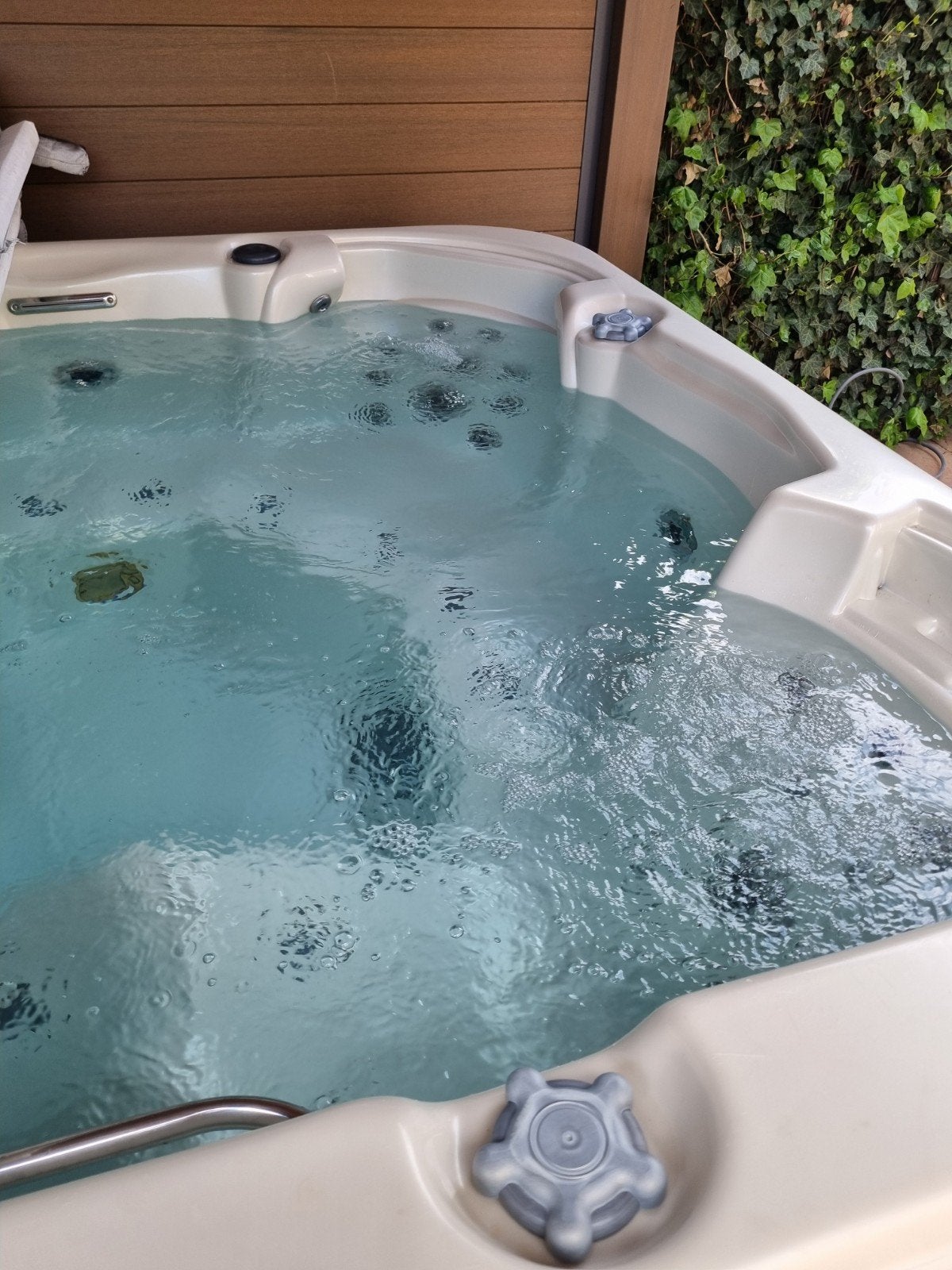 Gulf Coast Spa Jacuzzi / Hottub (4-5 persoons), Ophalen, Gebruikt, Filter, Vast