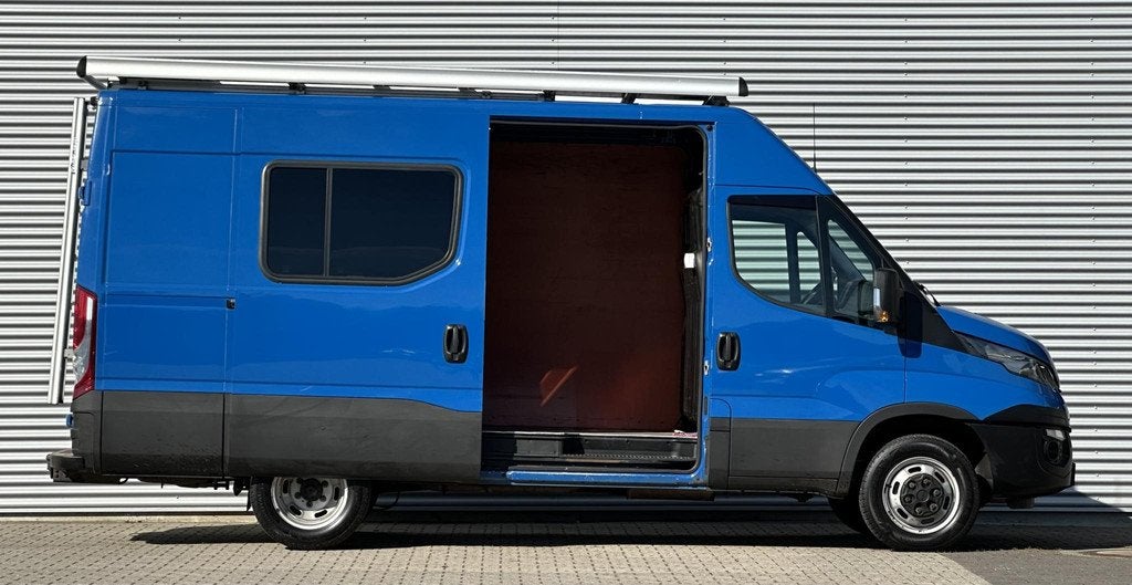 Iveco Daily 35C16V 2.3 352 L2H2 Automaat|Trekhaak 3500KG|Cru, Automatische klimaatregeling, Gebruikt, Euro 6, Iveco