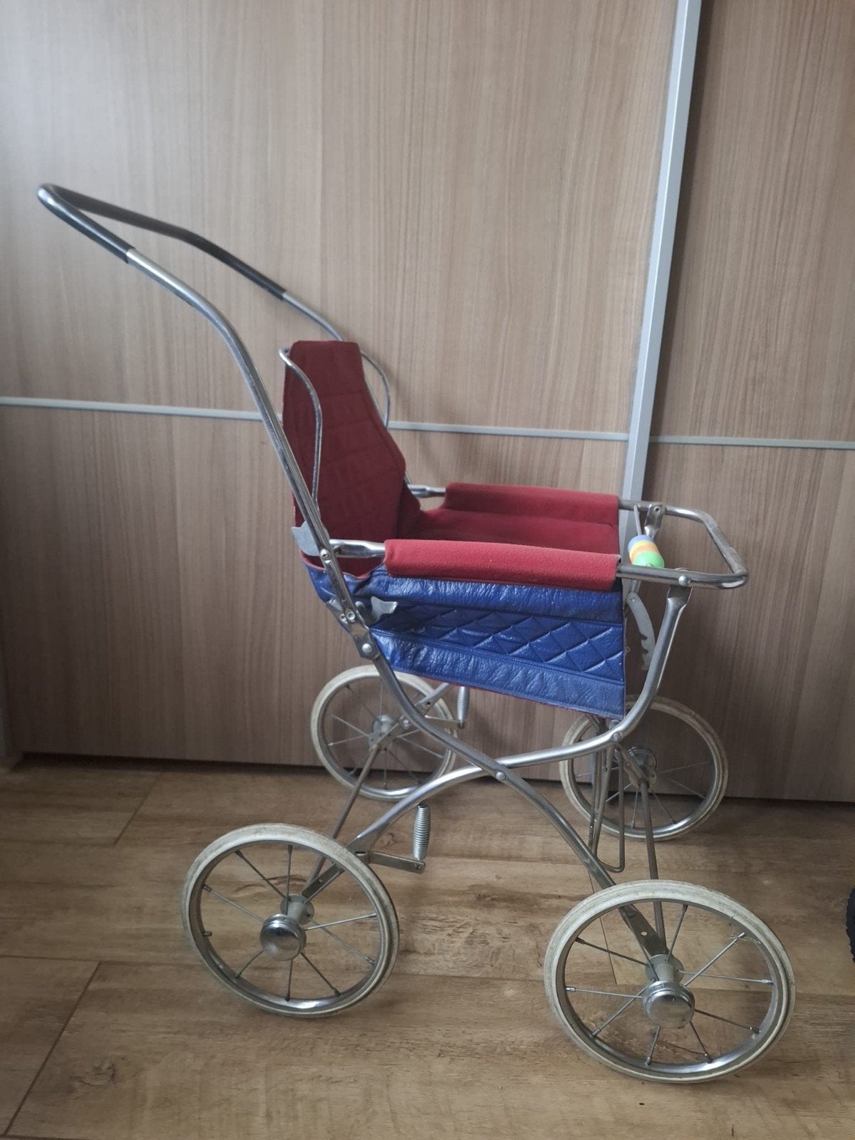 Vintage rood blauwe retro poppen wandelwagen, Ophalen