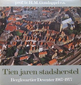 Tien jaren stadsherstel.Bergkwartier Deventer 1967-1977, Boeken, Geschiedenis | Stad en Regio, Ophalen of Verzenden, Zo goed als nieuw