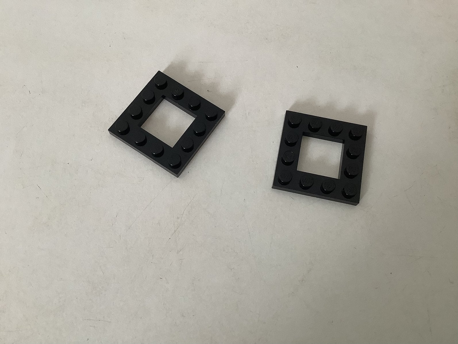 Lego plaat aangepast 4x4 met uitsparing van 2x2 zwart (3), Kinderen en Baby's, Ophalen of Verzenden, Gebruikt, Losse stenen, Lego