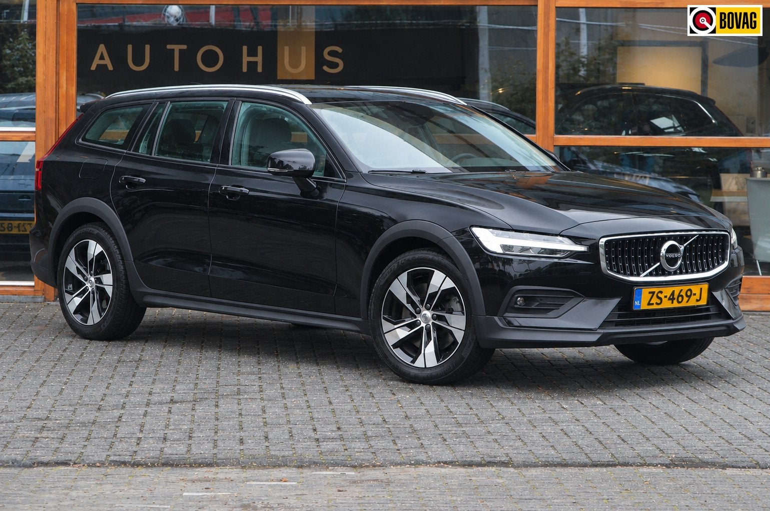 Volvo V60 Cross Country D4 AWD Intro Edition | Adaptive Crui, Auto's, Automaat, Dealer onderhouden, Gebruikt, Zwart