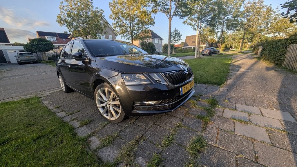 Skoda Octavia 1.0 TSI nieuwe apk volledig sluitend onderhoud, Dealer onderhouden, Stof, 1169 kg, Zwart