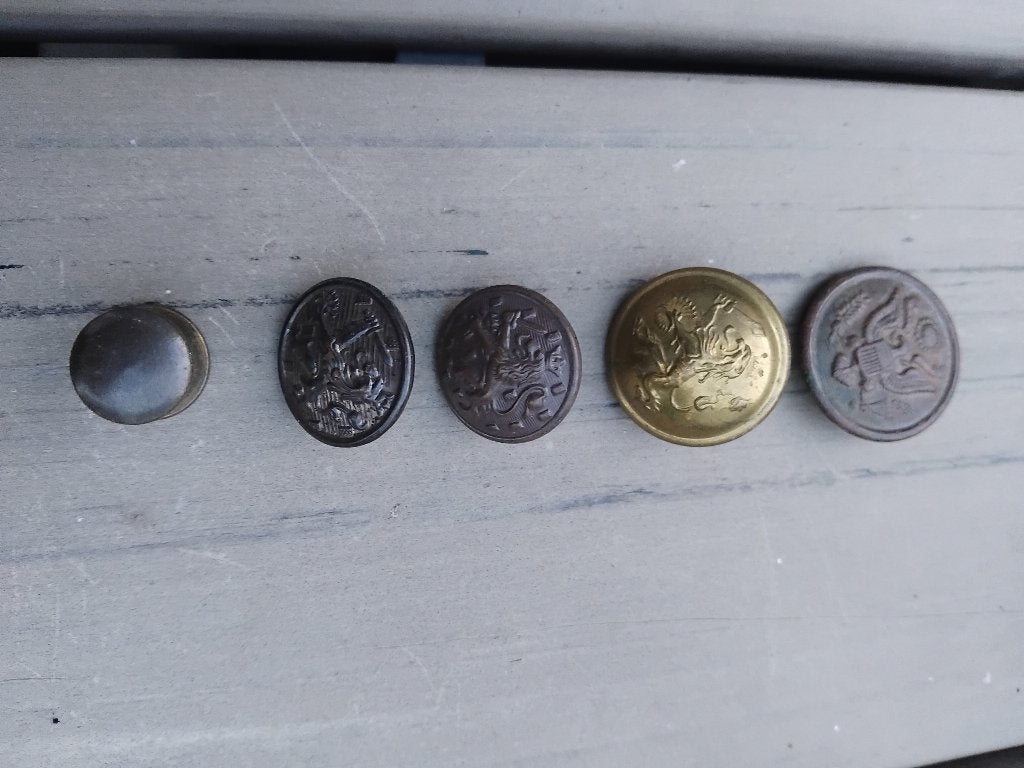 Originele WW2 Nederlandse uniform knopen en een USMC knoop, Verzamelen, Ophalen of Verzenden, Landmacht, Nederland, Overige typen