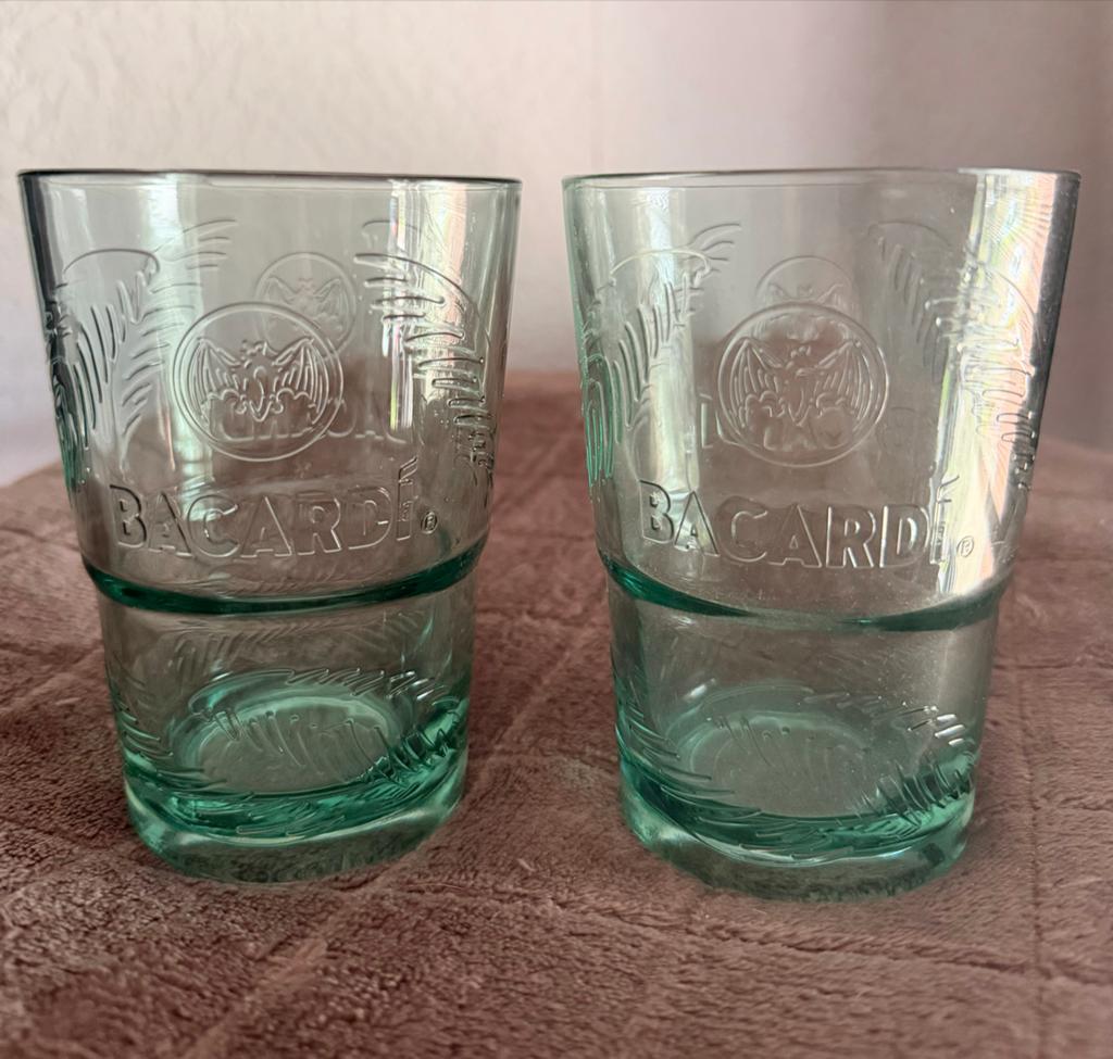 Set van 2 Bacardi glazen - Groen glas, Ophalen of Verzenden, Zo goed als nieuw, Overige merken, Groen
