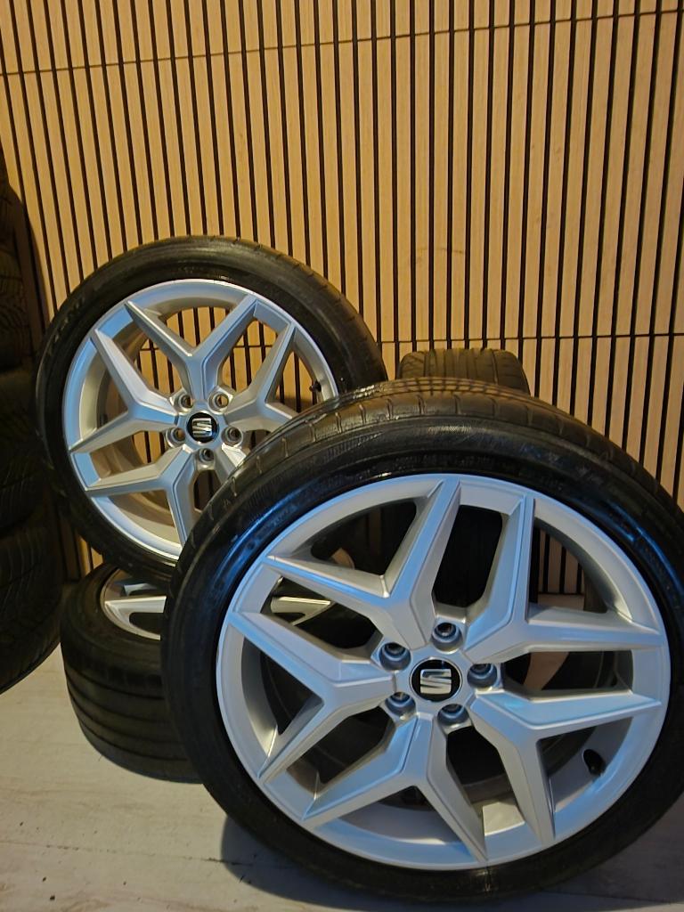 Seat Ibiza FR 17 Inch 6F originele set velgen 5x100, Velg(en), 17 inch, Ophalen of Verzenden, Personenwagen