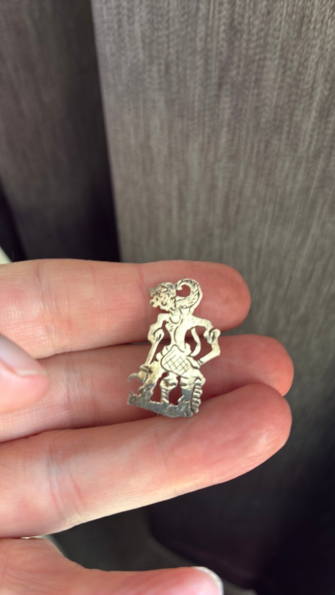 Zilver broche 800 keur Indonesië wajang pop, Gebruikt, Minder dan 4 cm, Ophalen of Verzenden, Zilver