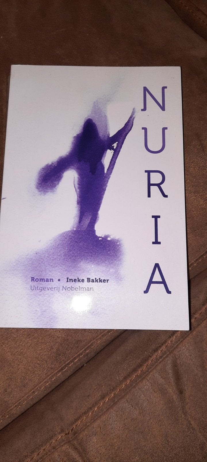 Nuria - Roman van Ineke Bakker (2016), Ophalen of Verzenden, Zo goed als nieuw, Ineke Bakker, Nederland
