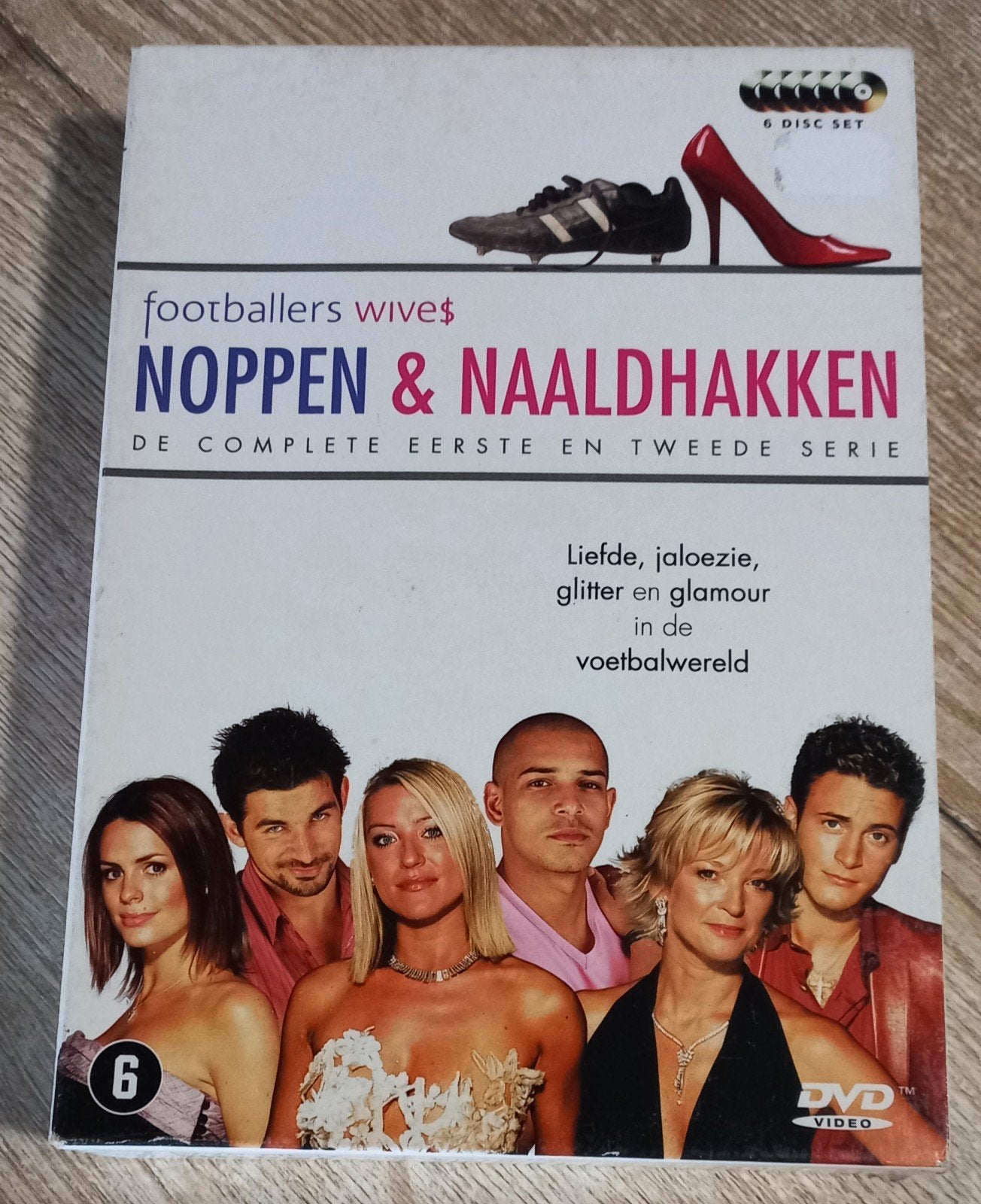 Footballers Wives: Noppen & Naaldhakken - Complete Serie, Nederlands, Ophalen of Verzenden, Zo goed als nieuw, Vanaf 6 jaar