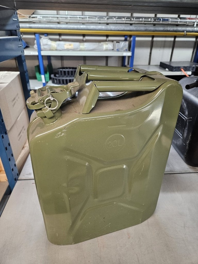 Nieuwe metalen jerrycan 20L - Groen (6 op voorraad), Tuin en Terras, Minder dan 75 liter, Ophalen, Nieuw, Metaal