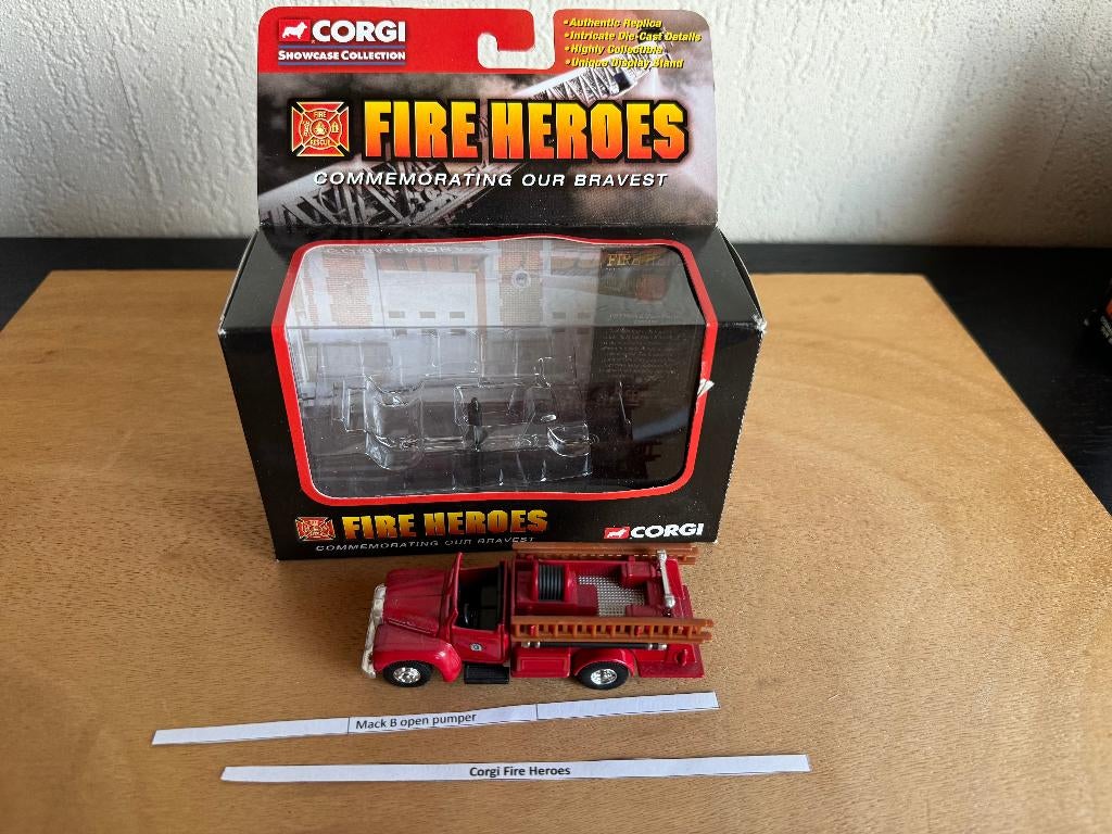 Corgi Fire Heroes Mack B open pumper, Ophalen, Zo goed als nieuw, Auto