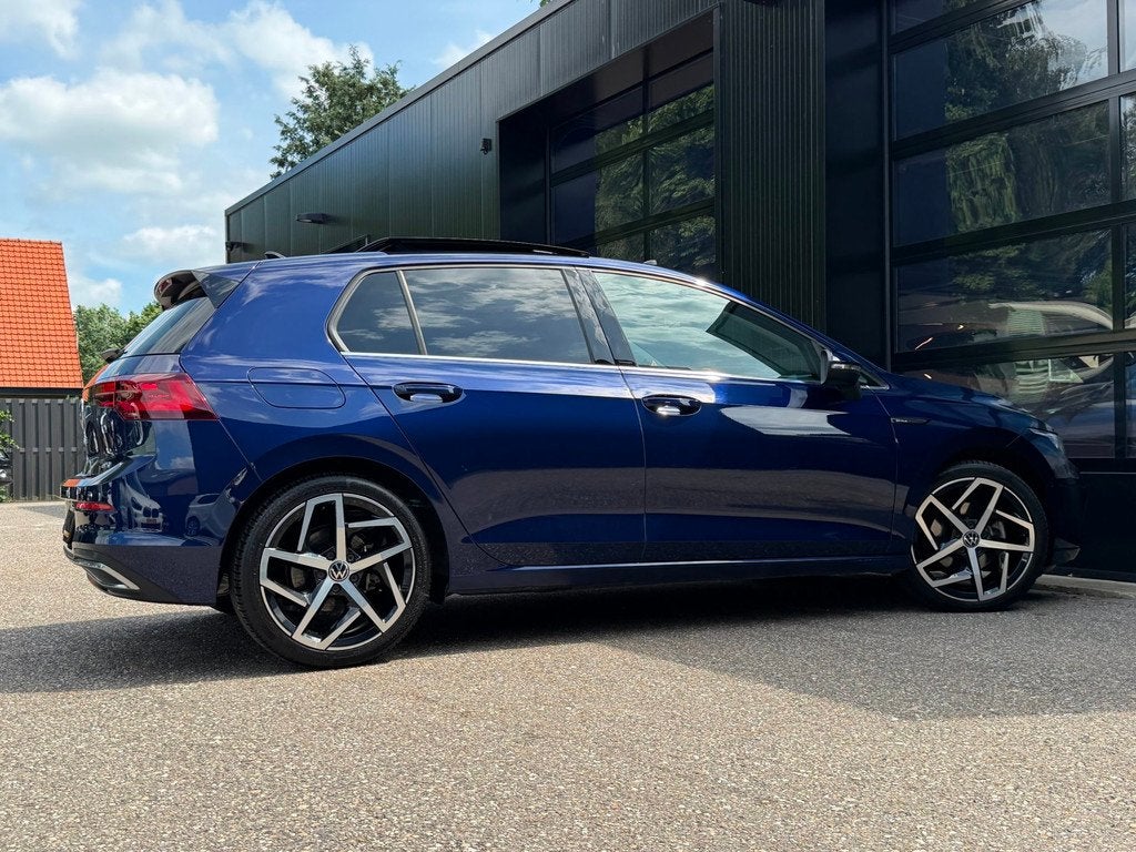 Volkswagen Golf 1.5 eTSI Style Pano Camera Headup IQ. Light, Auto's, Volkswagen, Euro 6, 4 cilinders, 150 pk, Blauw