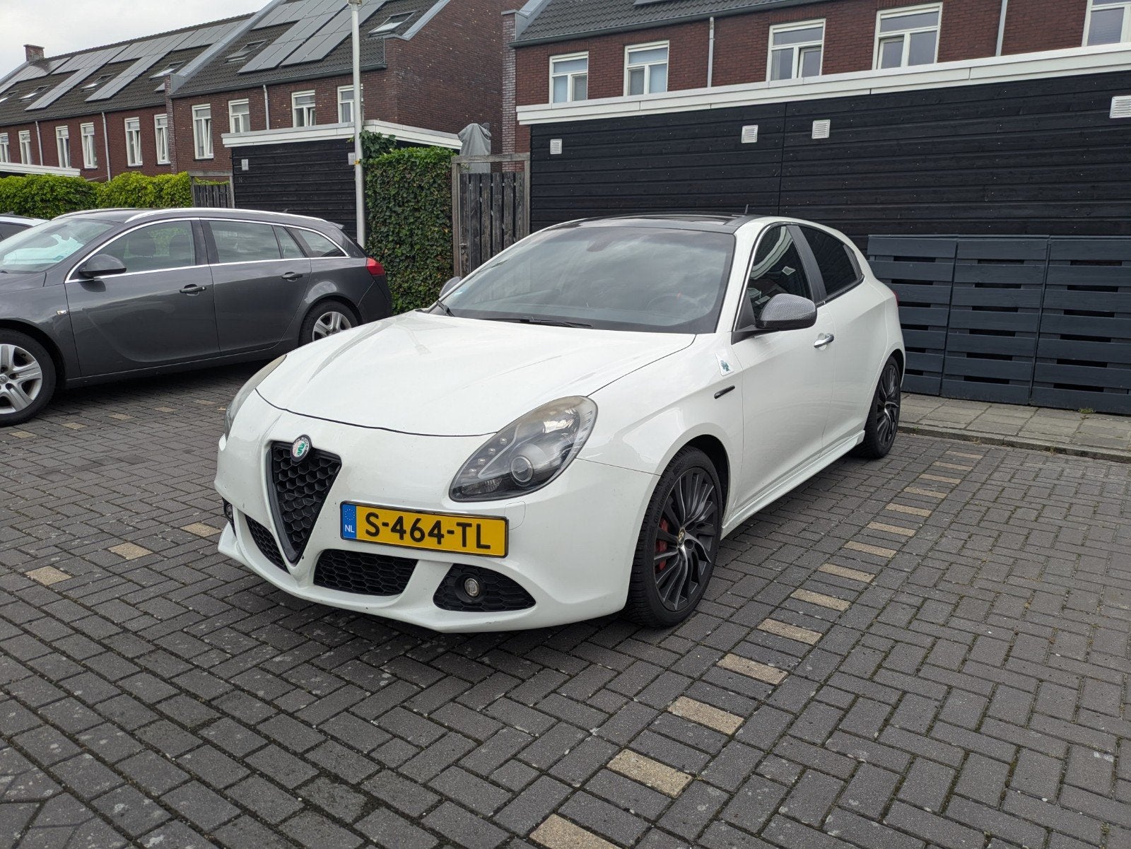 Alfa Romeo Alfa-romeo 2011 Wit, Voorwielaandrijving, 4 cilinders, 234 pk, Wit
