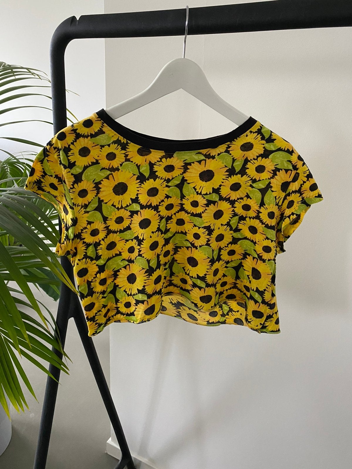 Crop top zonnebloem van H&M, Kleding | Dames, Zwart, Ophalen of Verzenden, Zo goed als nieuw, Korte mouw