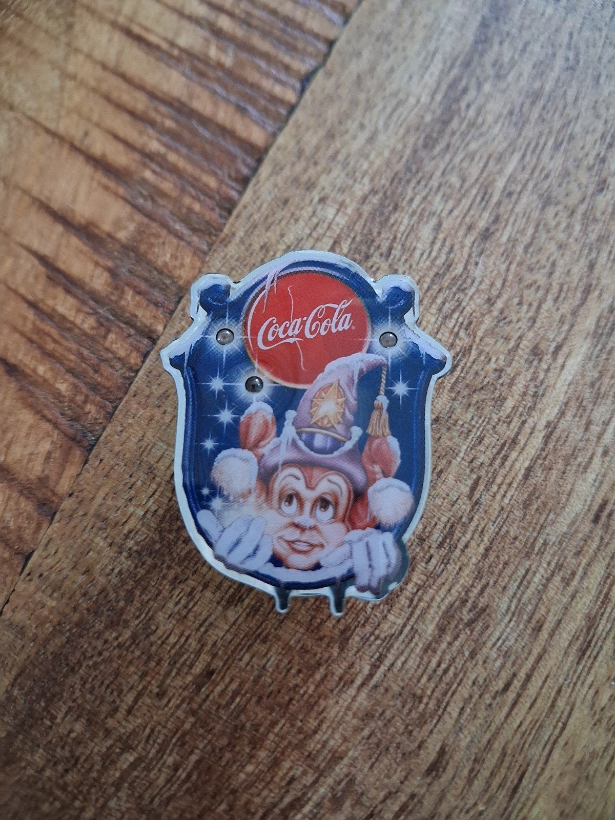 Winter Efteling 2004 Coca Cola pin, Verzamelen, Efteling, Ophalen, Zo goed als nieuw, Button of Speldje