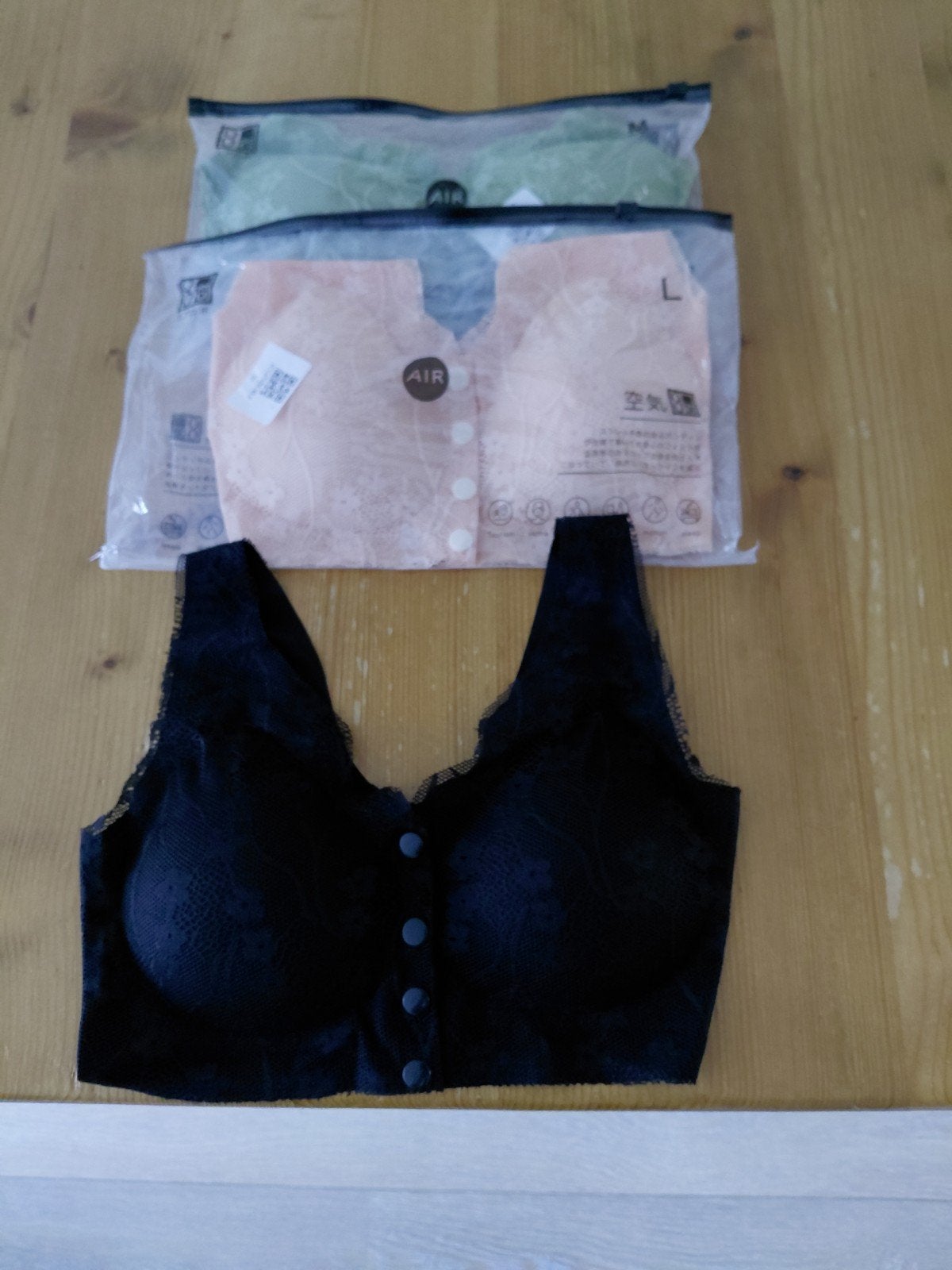 Comfortabele beha met knoopjes - Zwart, Roze, Groen, Kleding | Dames, Ondergoed en Lingerie, AIR, Ophalen of Verzenden, Zwart
