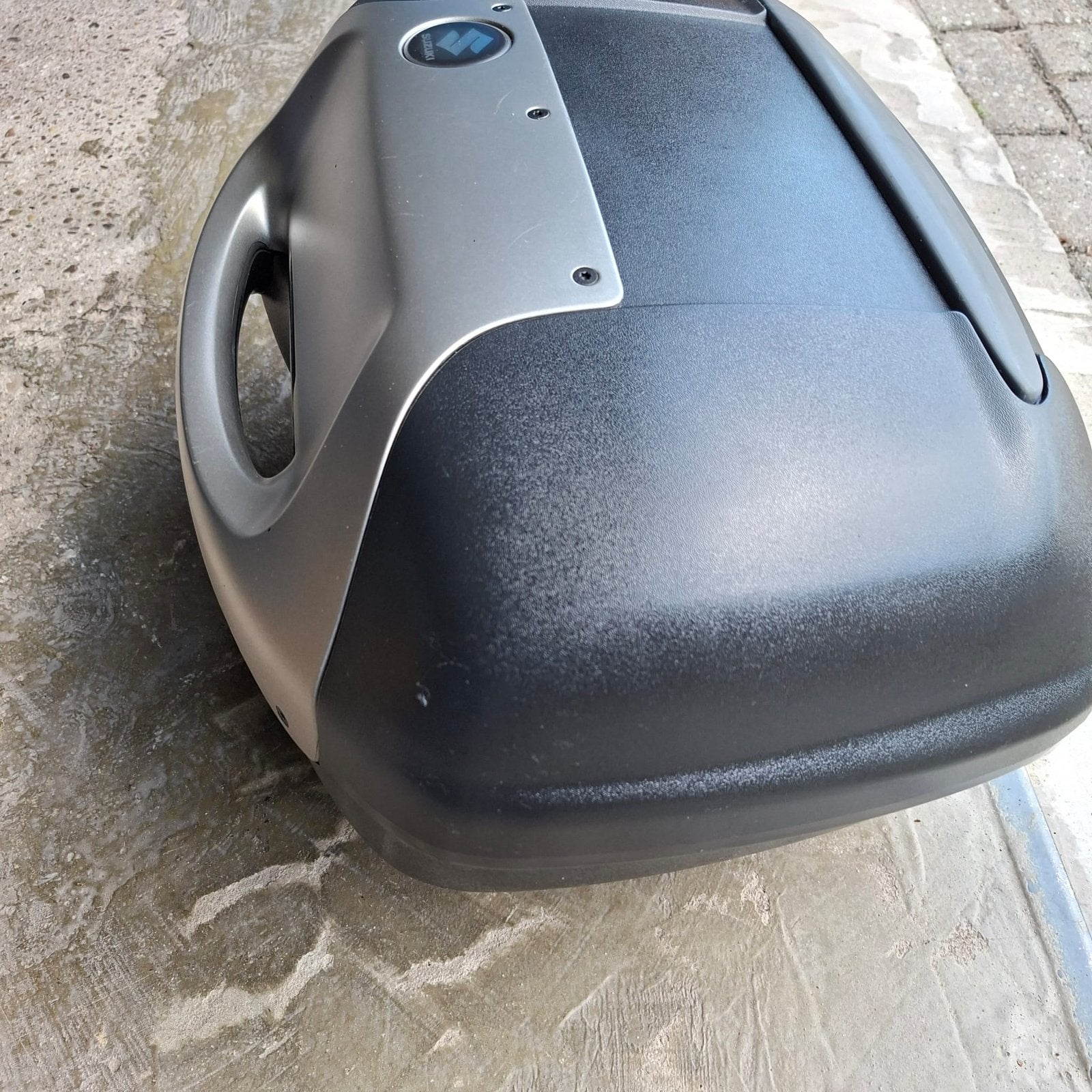 Topkoffer voor een Suzuki DL650 V- Strom, Ophalen