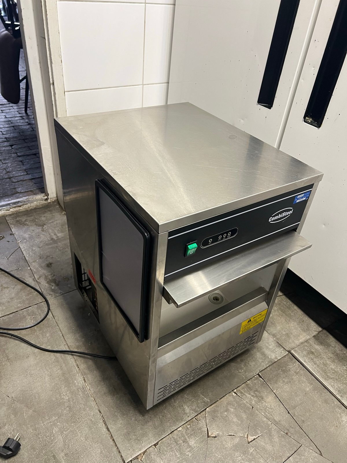 CombiSteel IJsmachine - Professionele IJsblokjesmaker, Ophalen, Minder dan 75 liter, Zonder vriesvak, Gebruikt