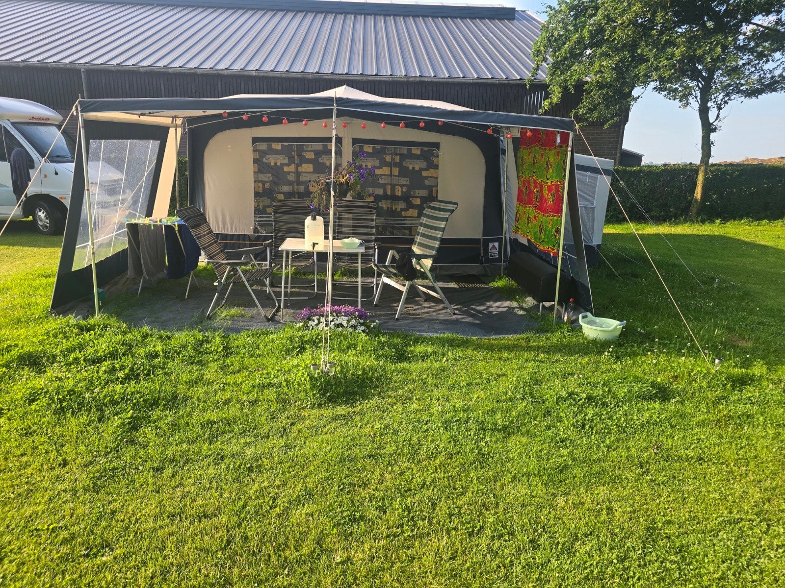 Burstner Caravan met voortent, slaapcabine en luifel, Rondzit, Omvormbare zithoek, 7 tot 8 meter, Kachel