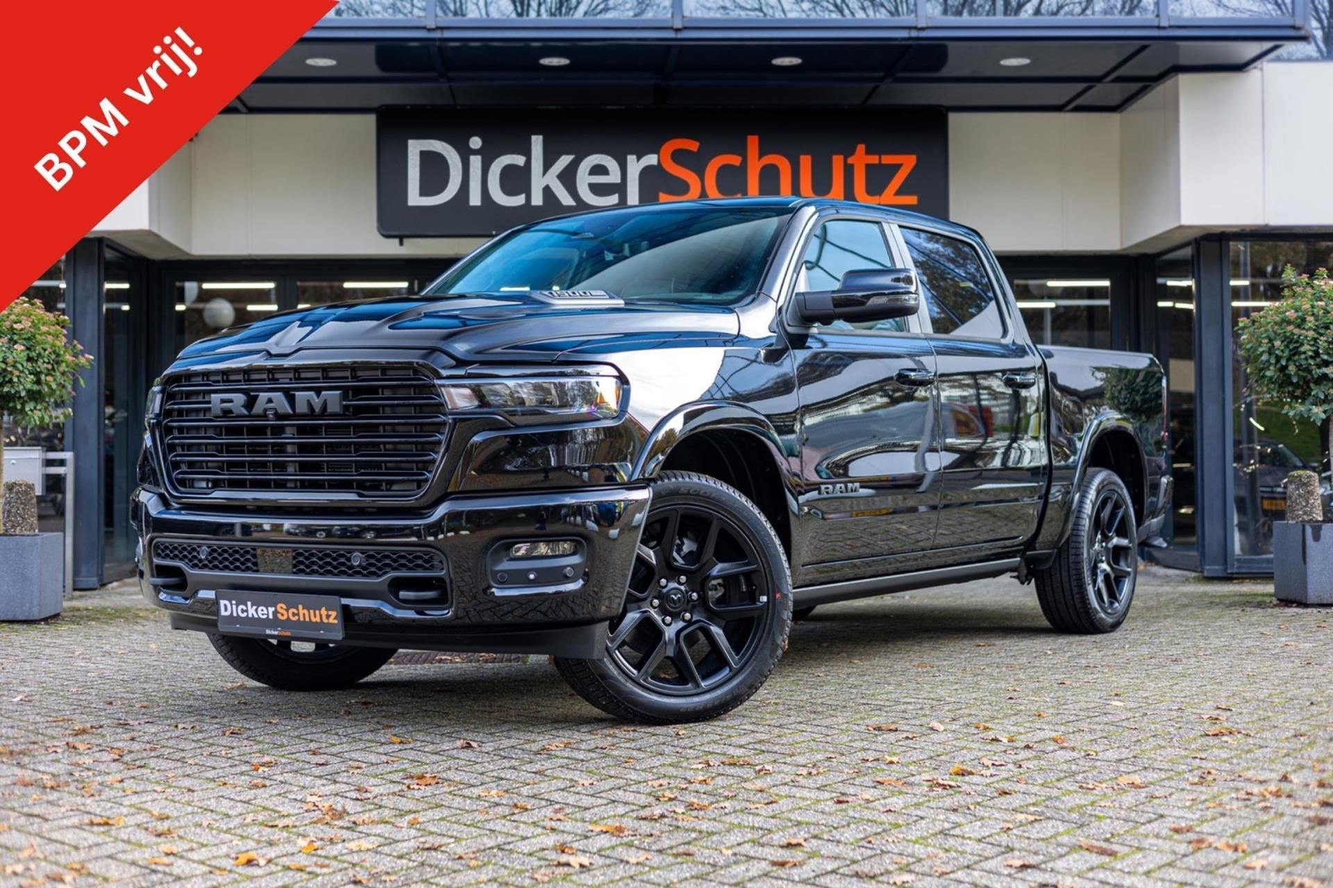 Dodge Ram 1500 Crew Cab Laramie Night RIJKLAAR!, Auto's, Automaat, Zwart, Zwart, Leder