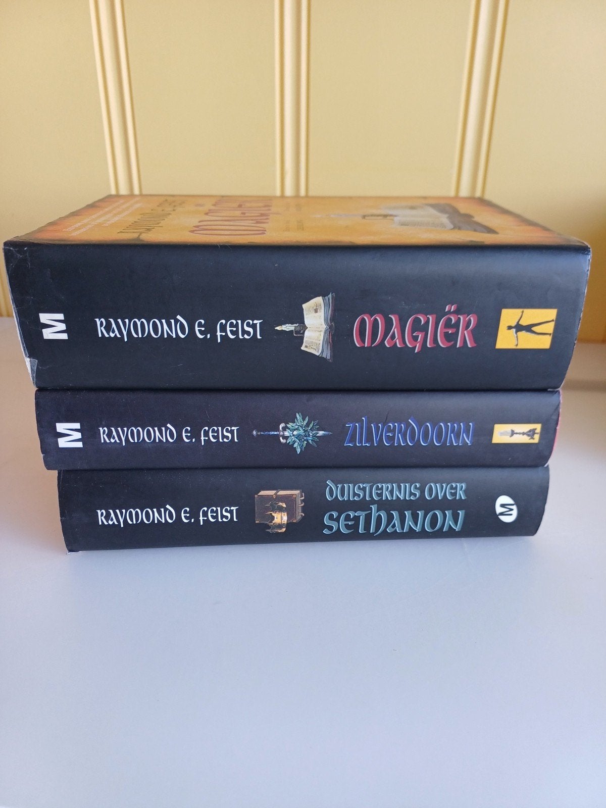 De oorlog van de grote scheuring, Ophalen of Verzenden, Gelezen, Raymond E. Feist