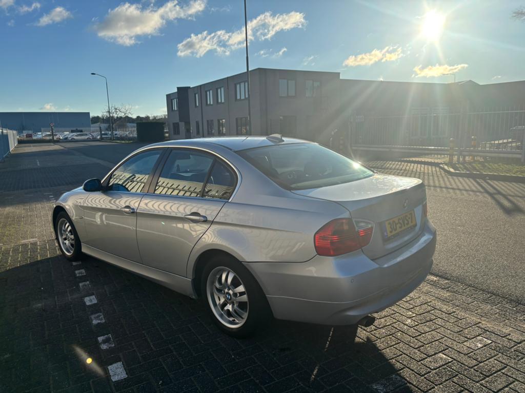 BMW 3-Serie 2.0 I 320 AUT 2005 Grijs, Auto's, BMW, 1995 cc, 4 cilinders, Particulier, Sedan