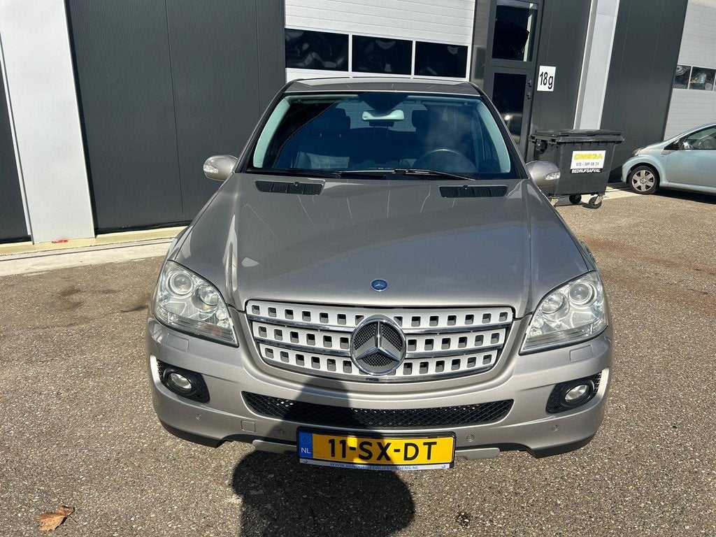 Mercedes-Benz M-klasse 500 v8 yougtimer306pk, Auto's, Automaat, Gebruikt, Leder en Stof, Origineel Nederlands