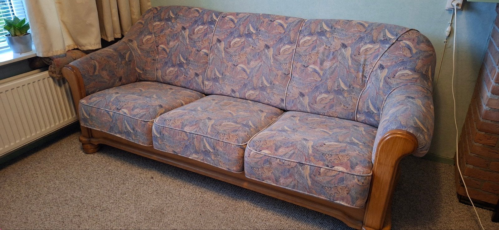 Comfortabele 3 zitsbank met houten frame, Huis en Inrichting, Ophalen, Hout, Gebruikt, Driepersoons