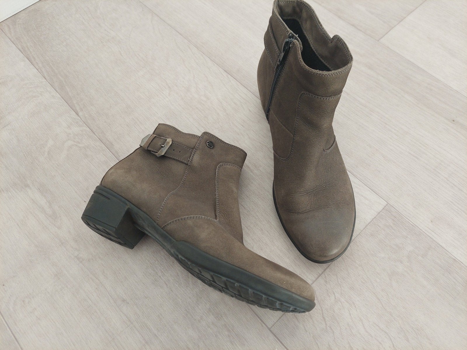 Hartjes XS Enkellaarzen Maat 38.5 beige bruin suède laarsjes, Bruin, Lage of Enkellaarzen, Ophalen of Verzenden, Zo goed als nieuw