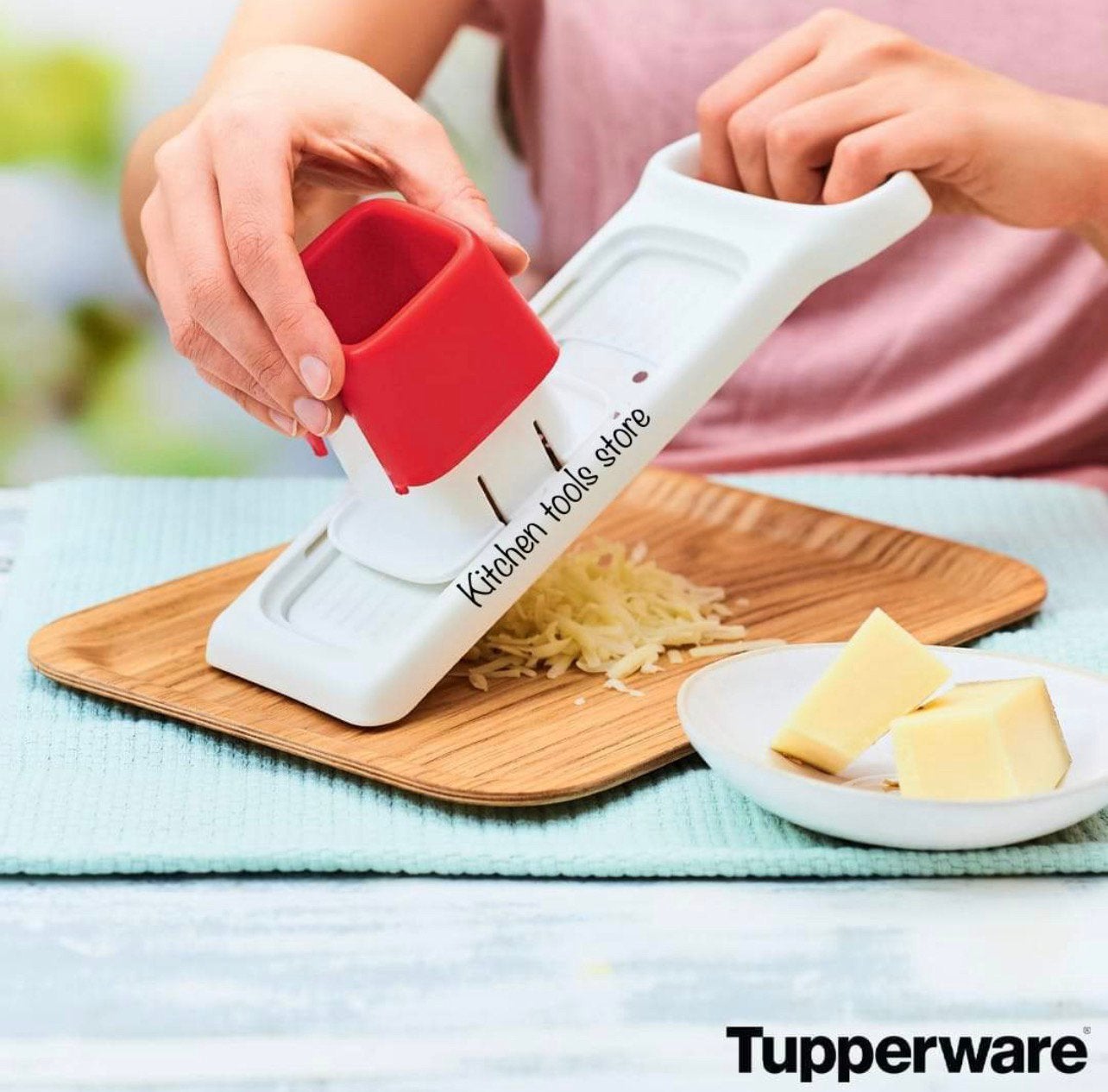 Nieuw tupperware mando chef speedy grater hand rasp voorraad, Huis en Inrichting, Keuken | Tupperware, Wit, Overige typen, Nieuw