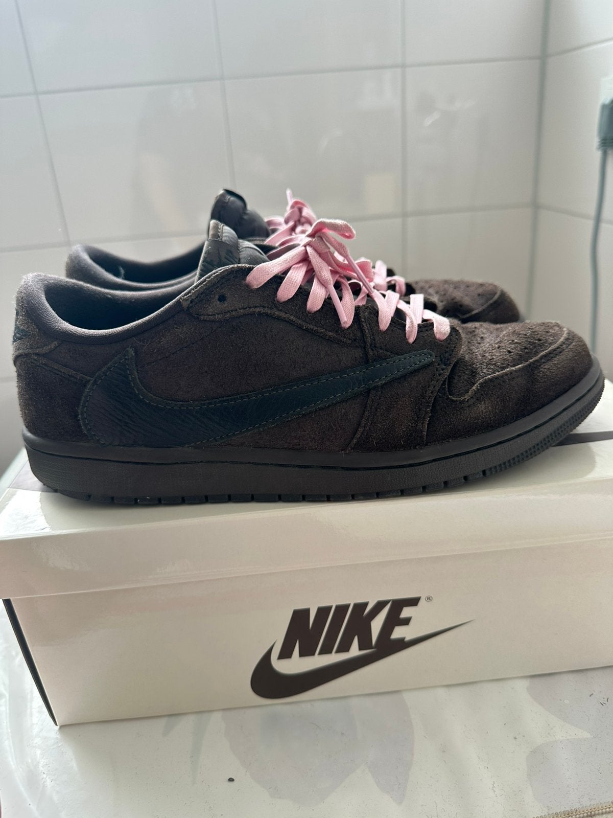Travis Scott Velvet Brown sneakers – maat 42, Kleding | Heren, Ophalen of Verzenden, Zo goed als nieuw, Bruin