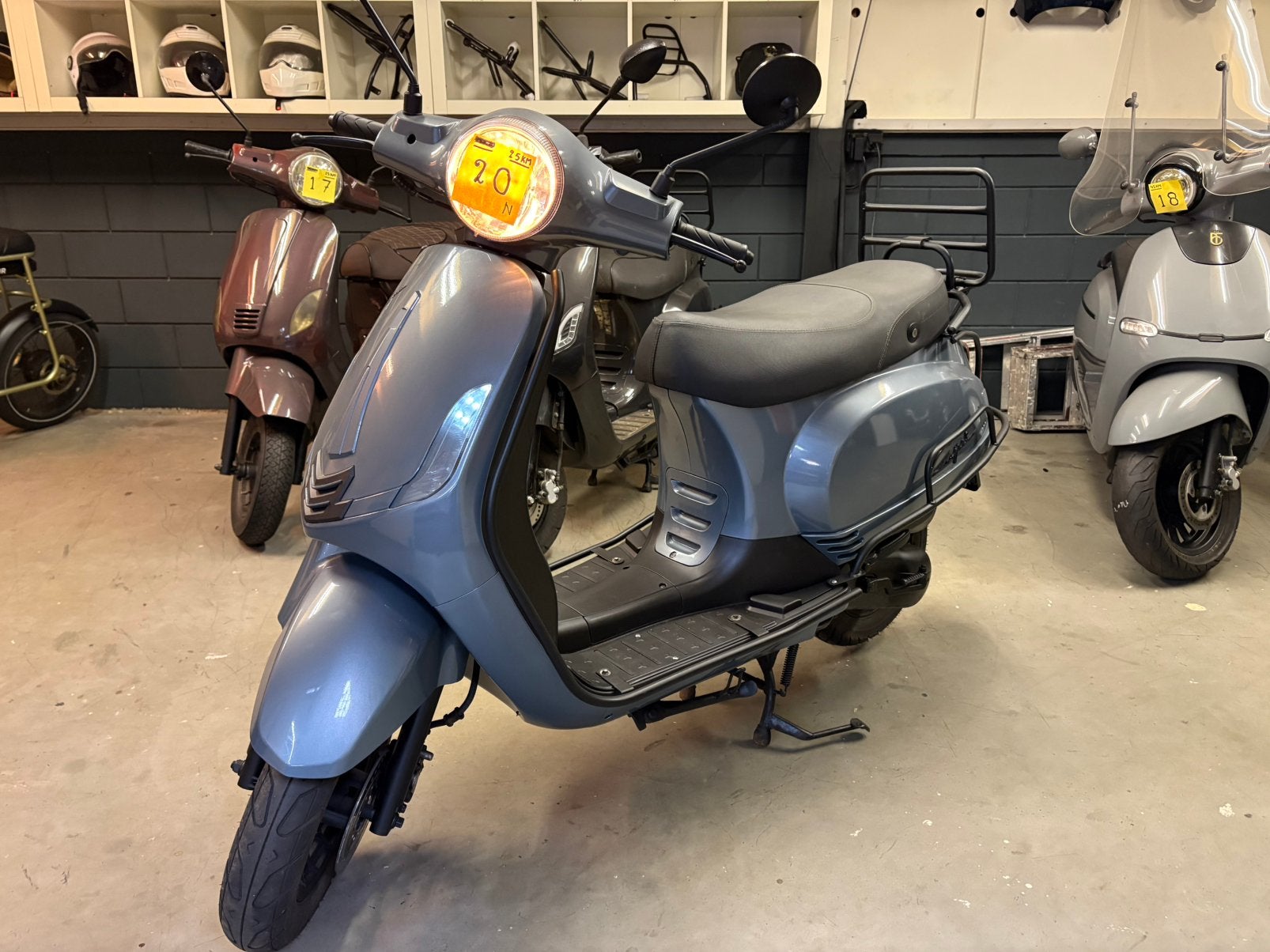 Nette Capri scooter Te Koop | recent onderhoud gehad!, Ophalen, Zo goed als nieuw, Benzine, 50 cc