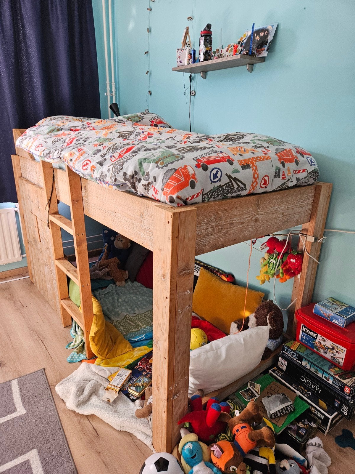 Stevige houten hoogslaper met speelhut, Ophalen, Gebruikt, Eenpersoons, 160 tot 180 cm