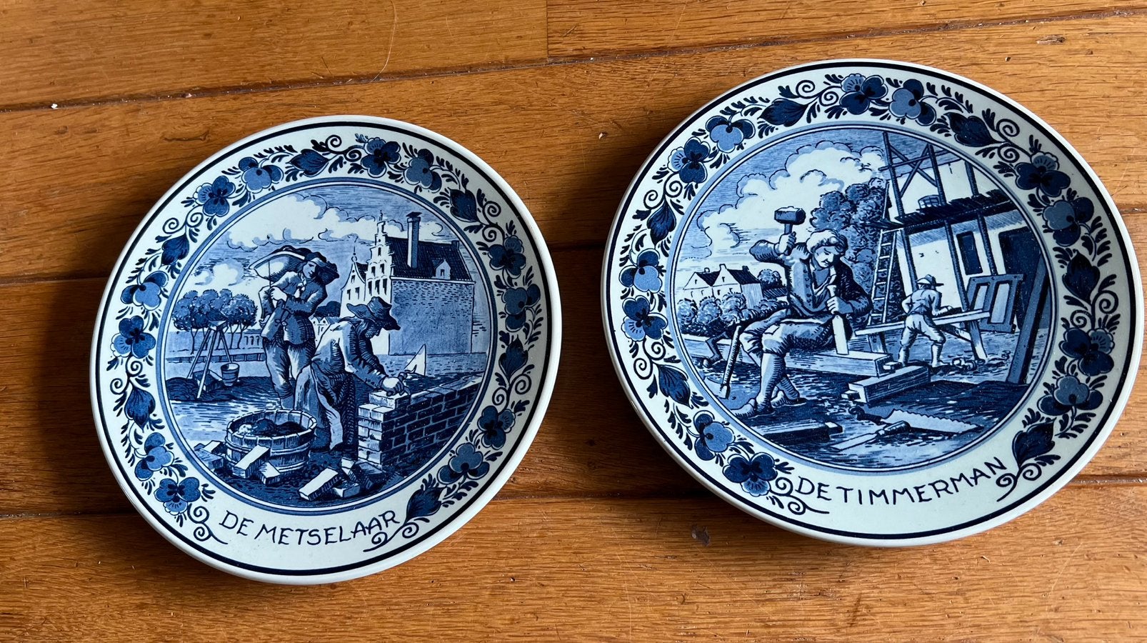 Twee Koninklijke Goedewaagen wandborden: De Metselaar & De T, Ophalen of Verzenden