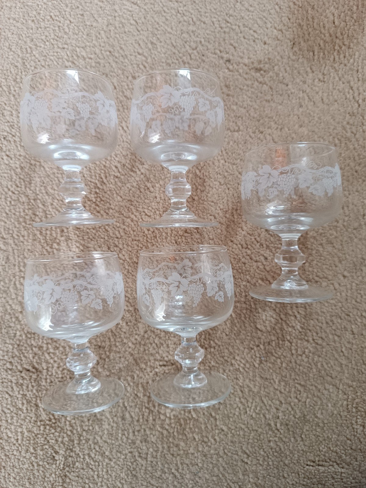 Set van 5 antieke wijn glaasjes met druivenmotief, Ophalen of Verzenden