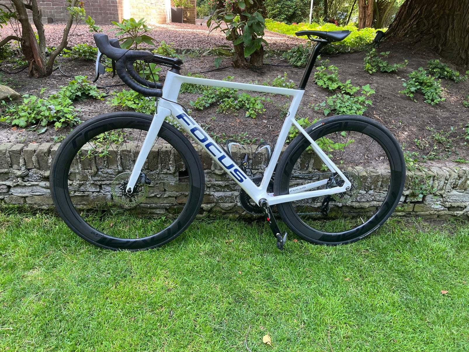 Focus Izalco Max disc SRAM Force etap AXS SRAM Red, Overige merken, 28 inch, Carbon, Heren