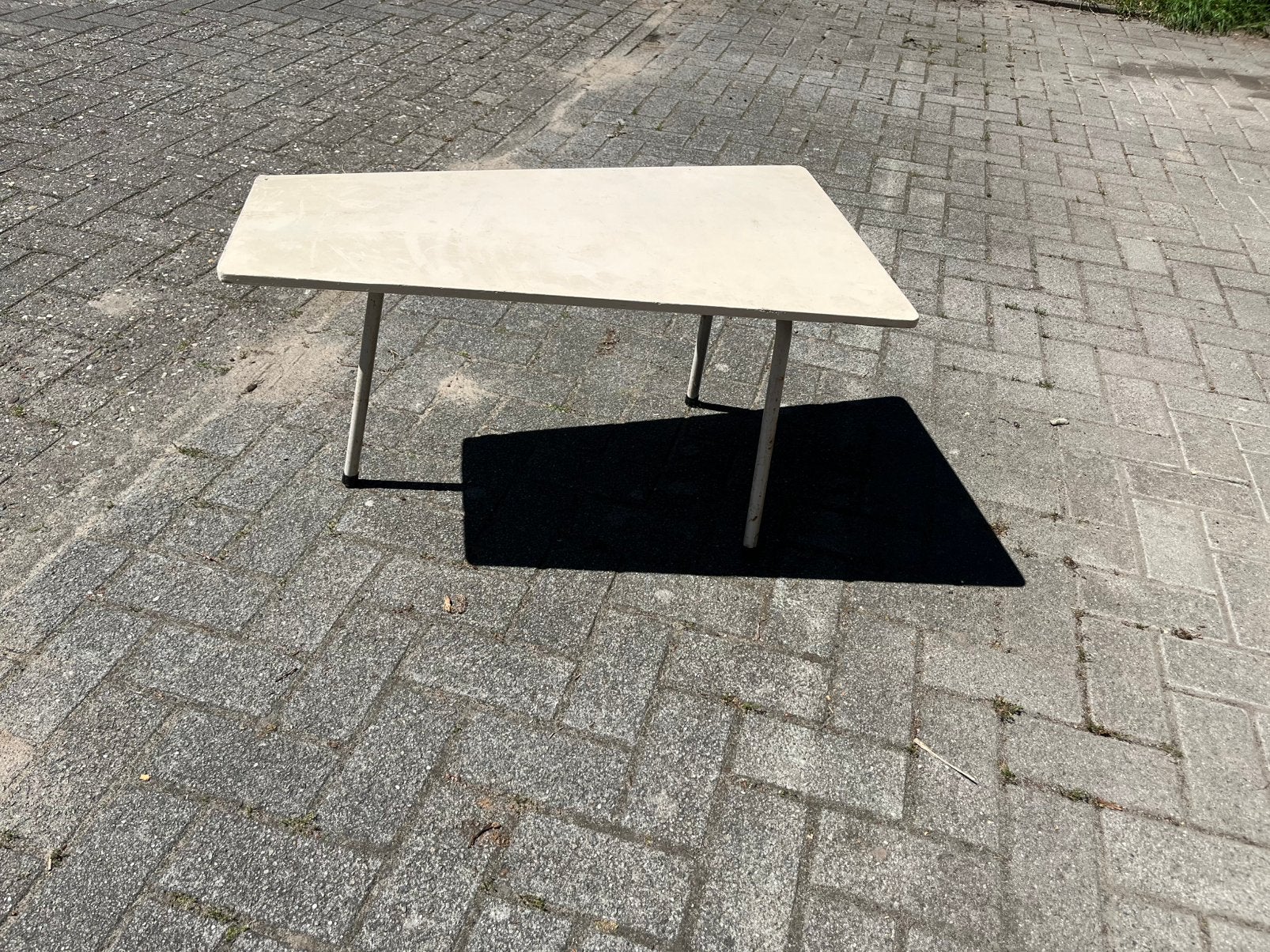 Retro tafel wit metaal vintage jaren 60 midcentury €12,50, Ophalen of Verzenden, Huis en Inrichting