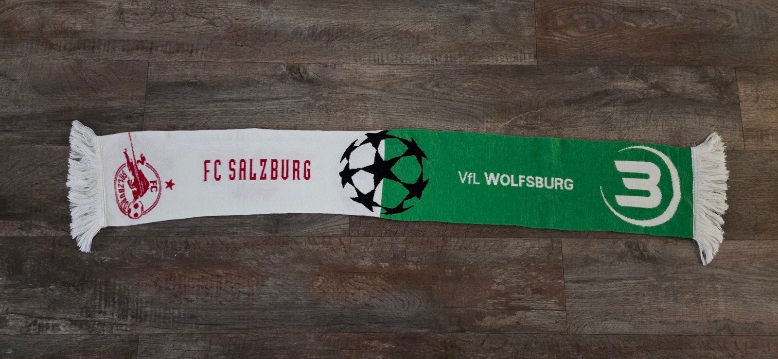 Sjaal RB Salzburg - Wolfsburg, Ophalen of Verzenden, Zo goed als nieuw, Buitenlandse clubs, Vaantje of Sjaal